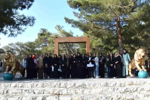 کوهپیمایی دانشجویان دختر دانشکده بهداشت 