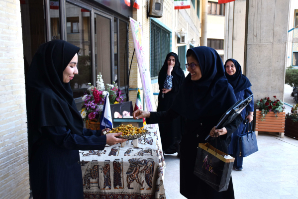 آیین استقبال از دانشجویان همزمان با شروع سال تحصیلی در دانشکده بهداشت